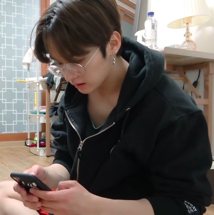 anyways, in honour of valentines’ day — a long thread of minho boyfriend quality pics for all the singles