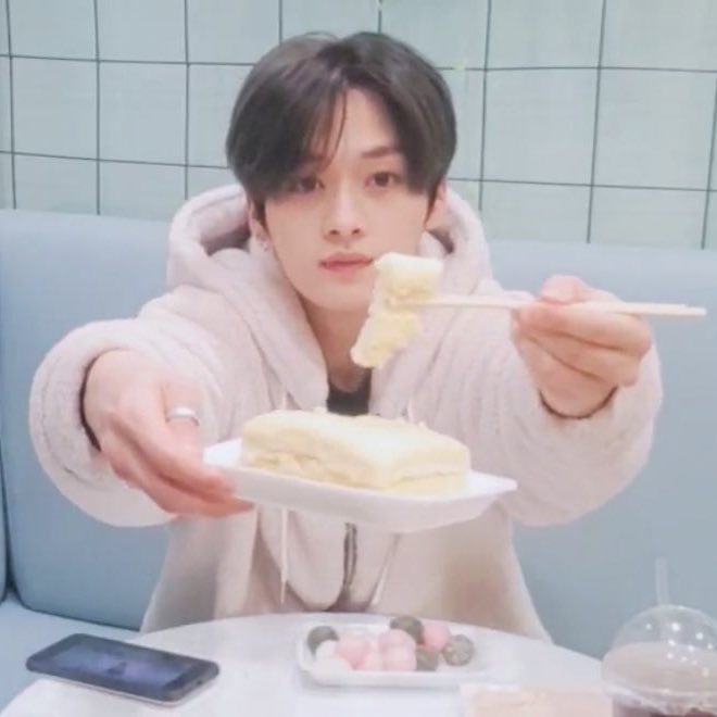 anyways, in honour of valentines’ day — a long thread of minho boyfriend quality pics for all the singles