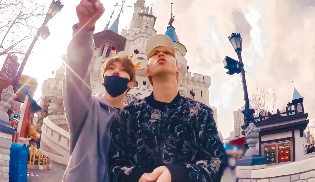 anyways, in honour of valentines’ day — a long thread of minho boyfriend quality pics for all the singles