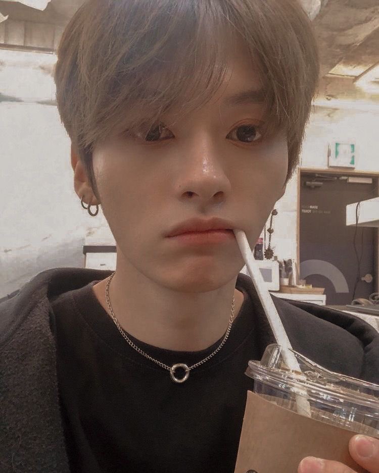 anyways, in honour of valentines’ day — a long thread of minho boyfriend quality pics for all the singles