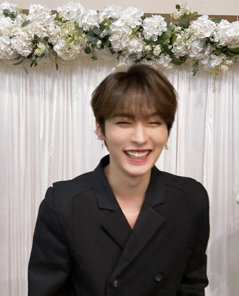 anyways, in honour of valentines’ day — a long thread of minho boyfriend quality pics for all the singles