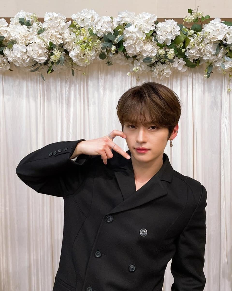 anyways, in honour of valentines’ day — a long thread of minho boyfriend quality pics for all the singles