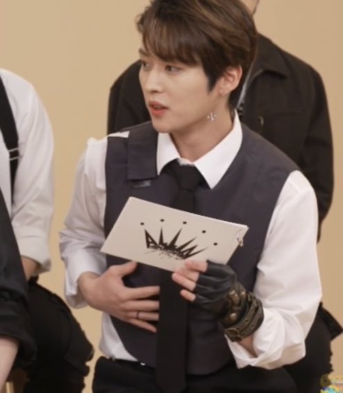 anyways, in honour of valentines’ day — a long thread of minho boyfriend quality pics for all the singles