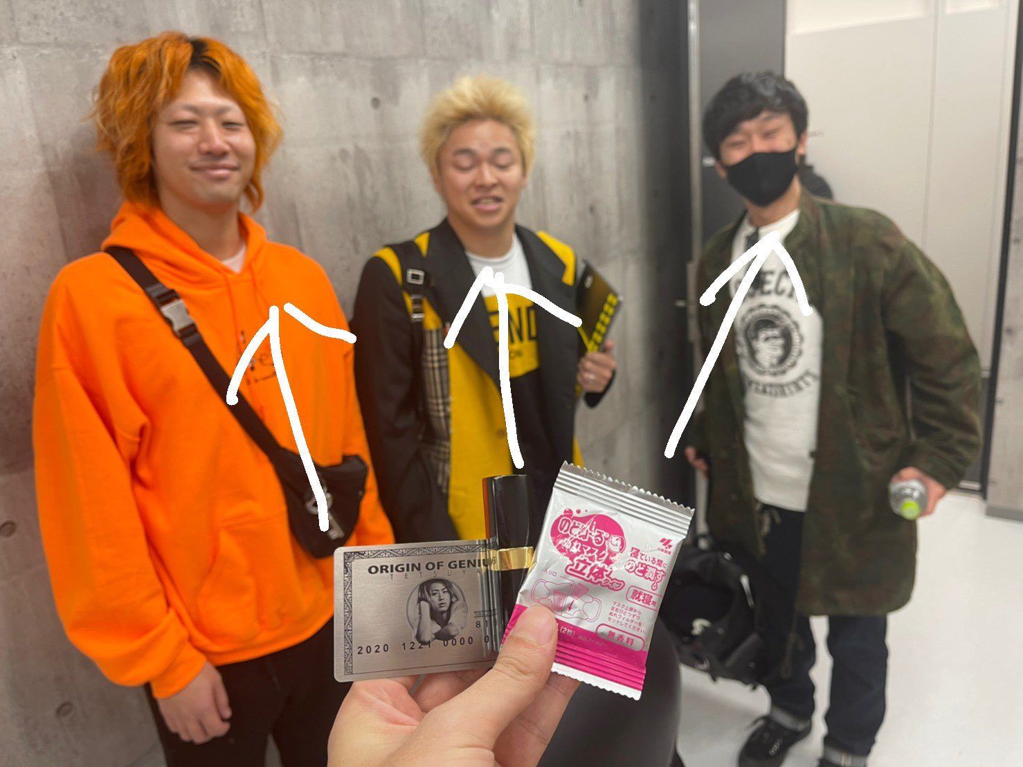 はじめしゃちょー Hajime 東海オンエアのみんなが誕生日プレゼントくれた ありがとうね 変な金属 使用済みのリップ のどぬーるぬれマスク こんな後輩は嫌だ