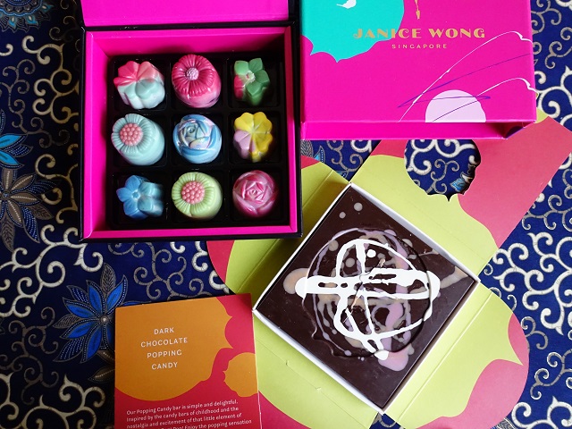 SINGAPORE_FOOD's tweet image. Happy Valentine Day💗
アジアを代表するトップシェフである「#JANICEWONG」（左）。昨年日本初登場した「#FOSSACHOCOLATE」（右）。
JWは、山椒や白味噌など、和のテイストの使い方が斬新。一方、FCは茶葉を多様に使った注目のブランドです。
身近にシンガポールを感じられるアイテム、チョコレート。