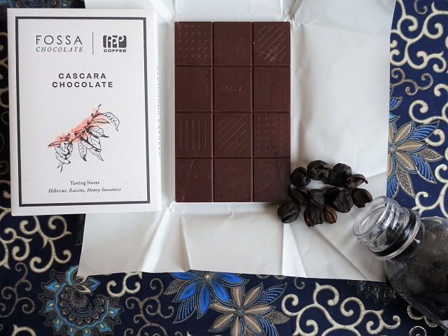 SINGAPORE_FOOD's tweet image. Happy Valentine Day💗
アジアを代表するトップシェフである「#JANICEWONG」（左）。昨年日本初登場した「#FOSSACHOCOLATE」（右）。
JWは、山椒や白味噌など、和のテイストの使い方が斬新。一方、FCは茶葉を多様に使った注目のブランドです。
身近にシンガポールを感じられるアイテム、チョコレート。