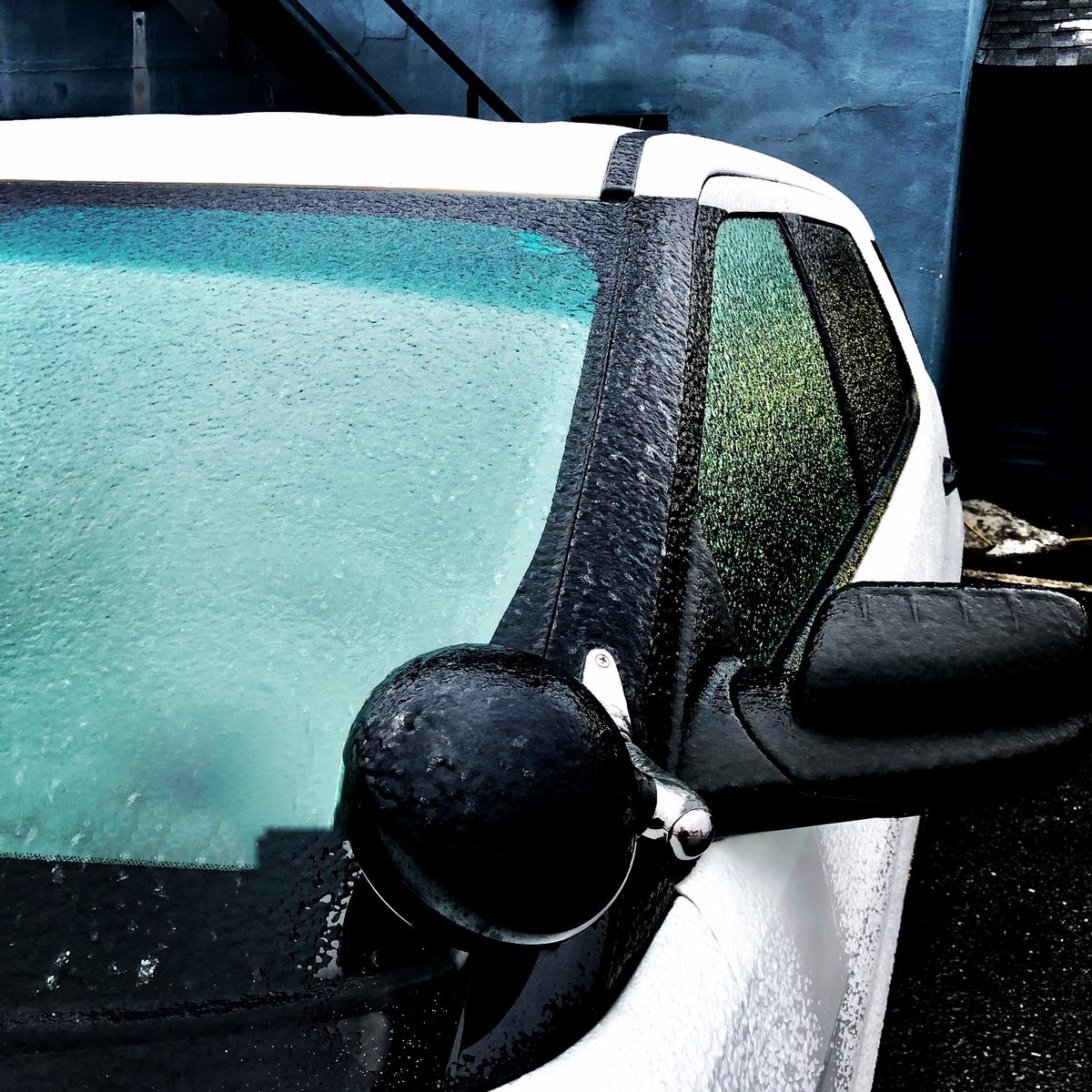 Severe icing is still present on all roadways and sidewalks and will remain until about 11 am. Use caution and please drive carefully if you have to venture out. @Collingswood_NJ