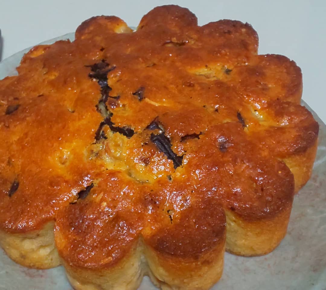 ふたば 風邪引いた が 一応バレンタインデーなのでパウンドケーキ 焼いた バナナいちぢくくるみココナツファイン板チョコ入り 切るとハートになる 無印良品のお花のケーキ型はかわいくて便利 10年くらい使ってるかも さて寝よう