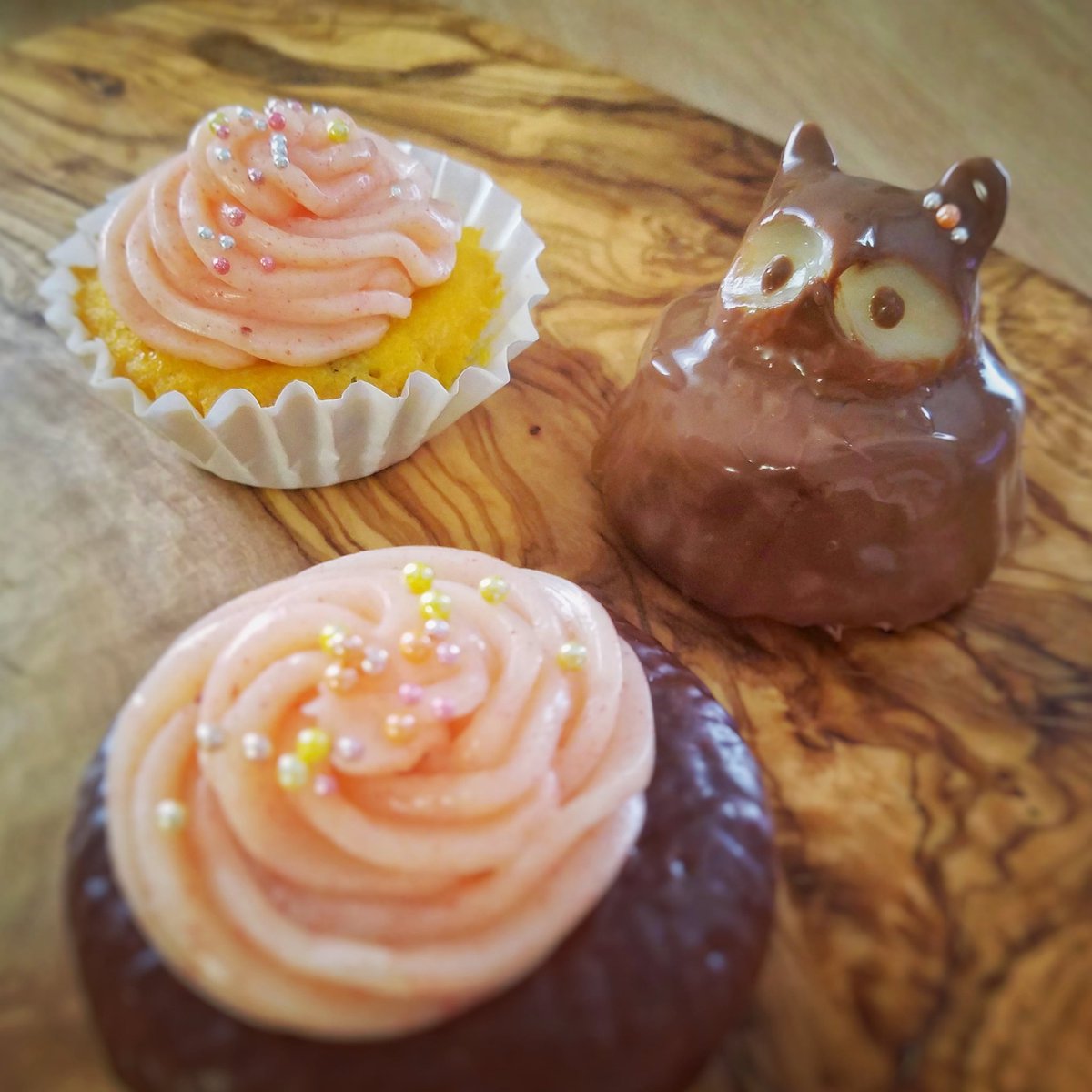 tomochiyooooo's tweet photo. 今年の #バレンタイン は時間なくて #バタークリームケーキ の飾り付けのみ！笑
それでも作るの楽しかった～♪テレビで見て作りたくなった #たぬきケーキ もなかなか可愛くできました！
#バレンタインデー #手作りお菓子 #可愛くできた https://t.co/DOHuAOmqSI