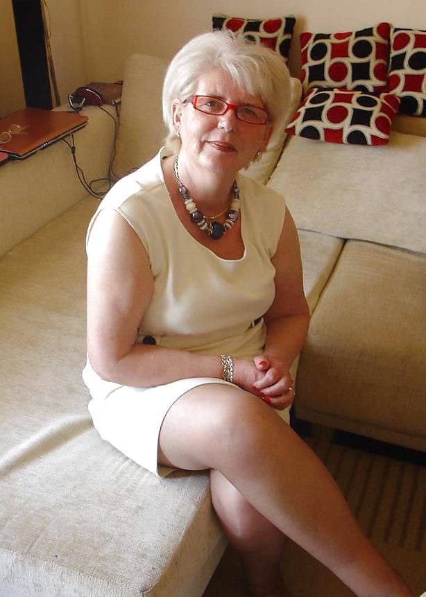 Hure Granny Cosplay Kuessen
