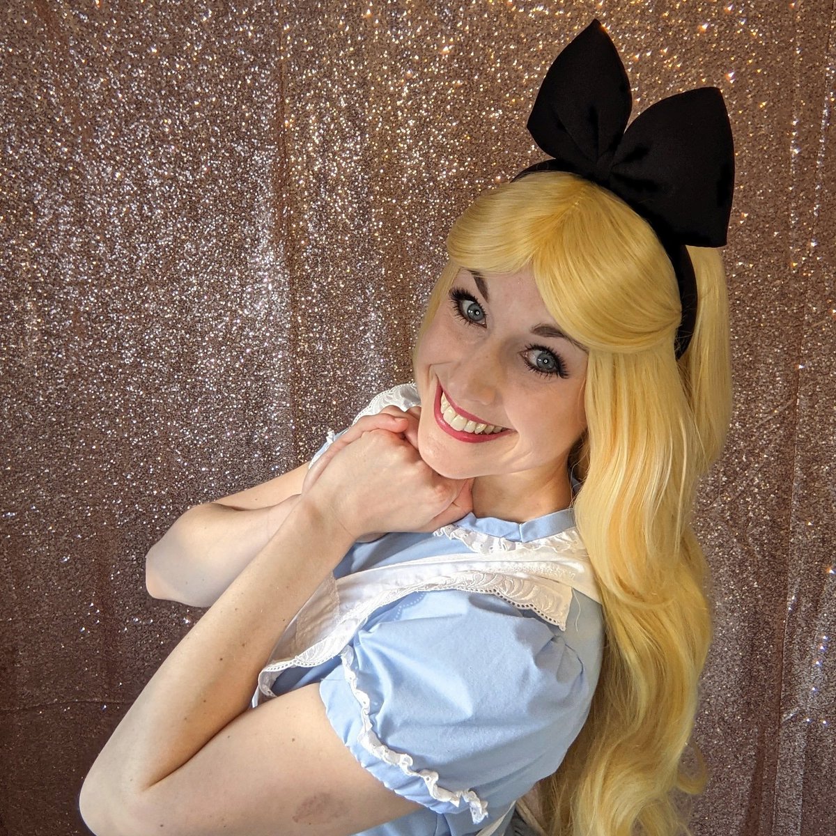 ❤️ "The Secret, Alice, is to surround yourself with people who make your heart smile. It's then, and only then, that you'll find Wonderland" ❤️

Happy Valentine's Day ❤️❤️❤️

#valentinesday2021