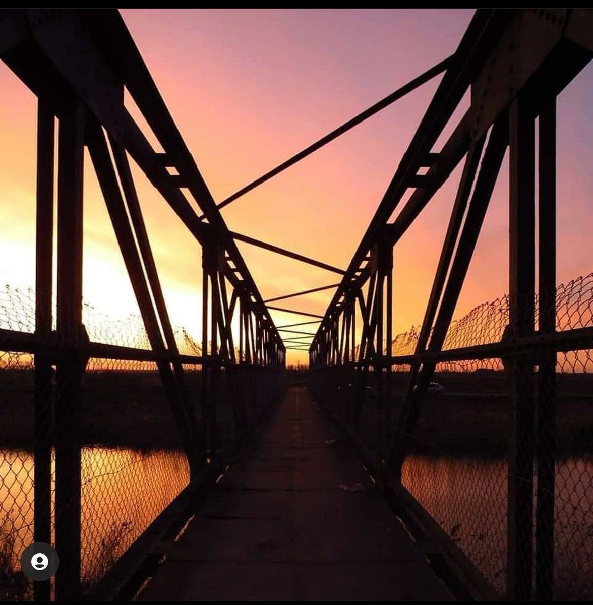 When nature makes a stunning shot fit for Synthwave for you 💜💜💜
📸 @pia.nata.lia
.
.
.
.
.
.
.
.
.
.
.
.
.
#sunset #sunrise #synthwave #purple #purpletones #snythpop #chillwavemusic #bridge #lines #landscape #retrowave #newretro
instagram.com/p/CLRQR2PFqn6/…