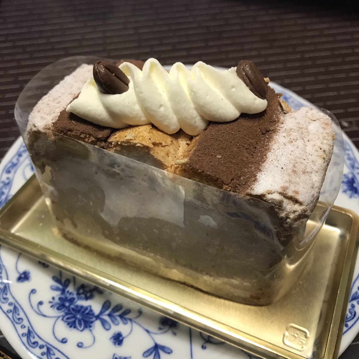 安寿紗 誕生日クーポン使って春華堂さんでケーキ買って来た