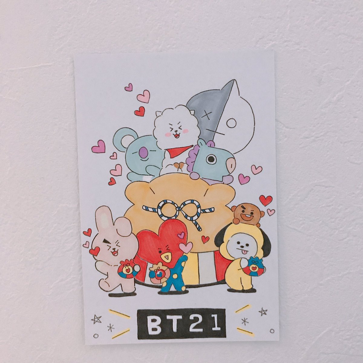 Hasukokoan 無性に描きたくなって描いたbt21のイラスト 艸 いつまでたっても色塗りが上達しないな 背景塗るかどうか悩む 娘にcookyの色違うってダメ出しされて Bt21イラスト 模写 お絵描き大好き