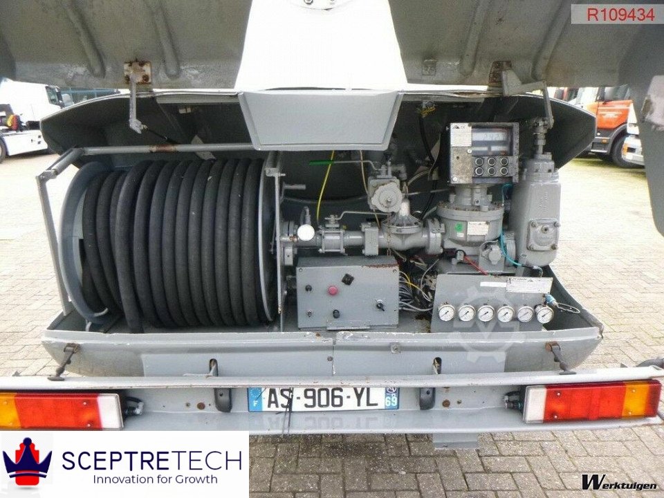 TRUCKSNG's tweet image. The #cleanenergy revolution in Nigeria has begun.

Get this used 2004 18000litres Renault Premium 270 LPG Truck for €26000 Comes complete with auto guage and pump. Call 07032703163 or send a DM. 

#Logistics #cleanenergy #gas #trucks #Trucksnaija #valentine #endsars #trump #lpg