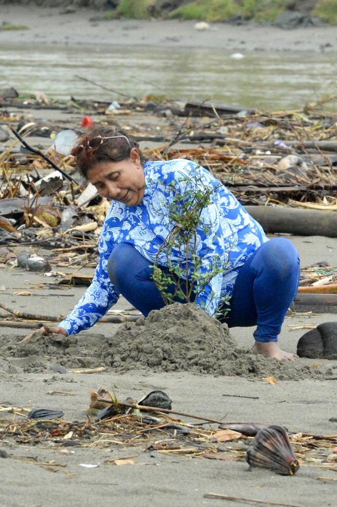 Susi Pudjiastuti tweet media