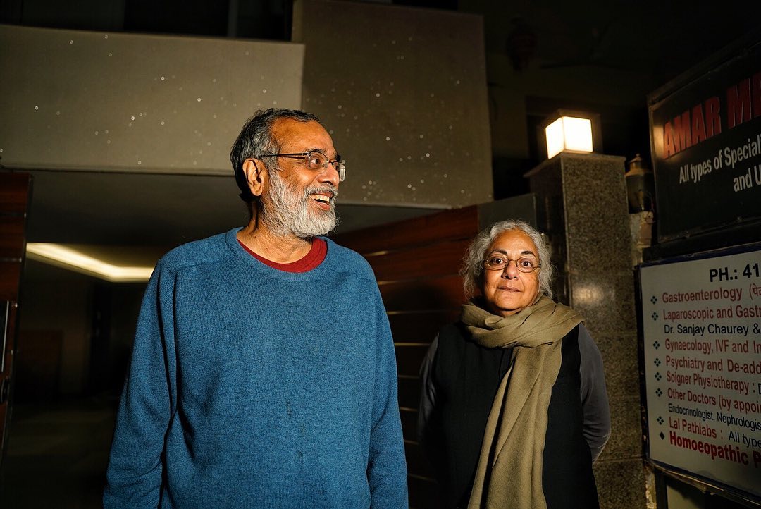 subindennis's tweet photo. 1. Prabir Purkayastha, Editor-in-Chief of @newsclickin, and his partner & author Githa Hariharan, after the 114 hour long ED raid at their home.
2. Prabir & Newsclick editor Pranjal (who endured a 38 hour raid) reunite after the raid.
Pics by Vibhu Grover.
#StandWithNewsClick https://t.co/n9ZfYhzwyW