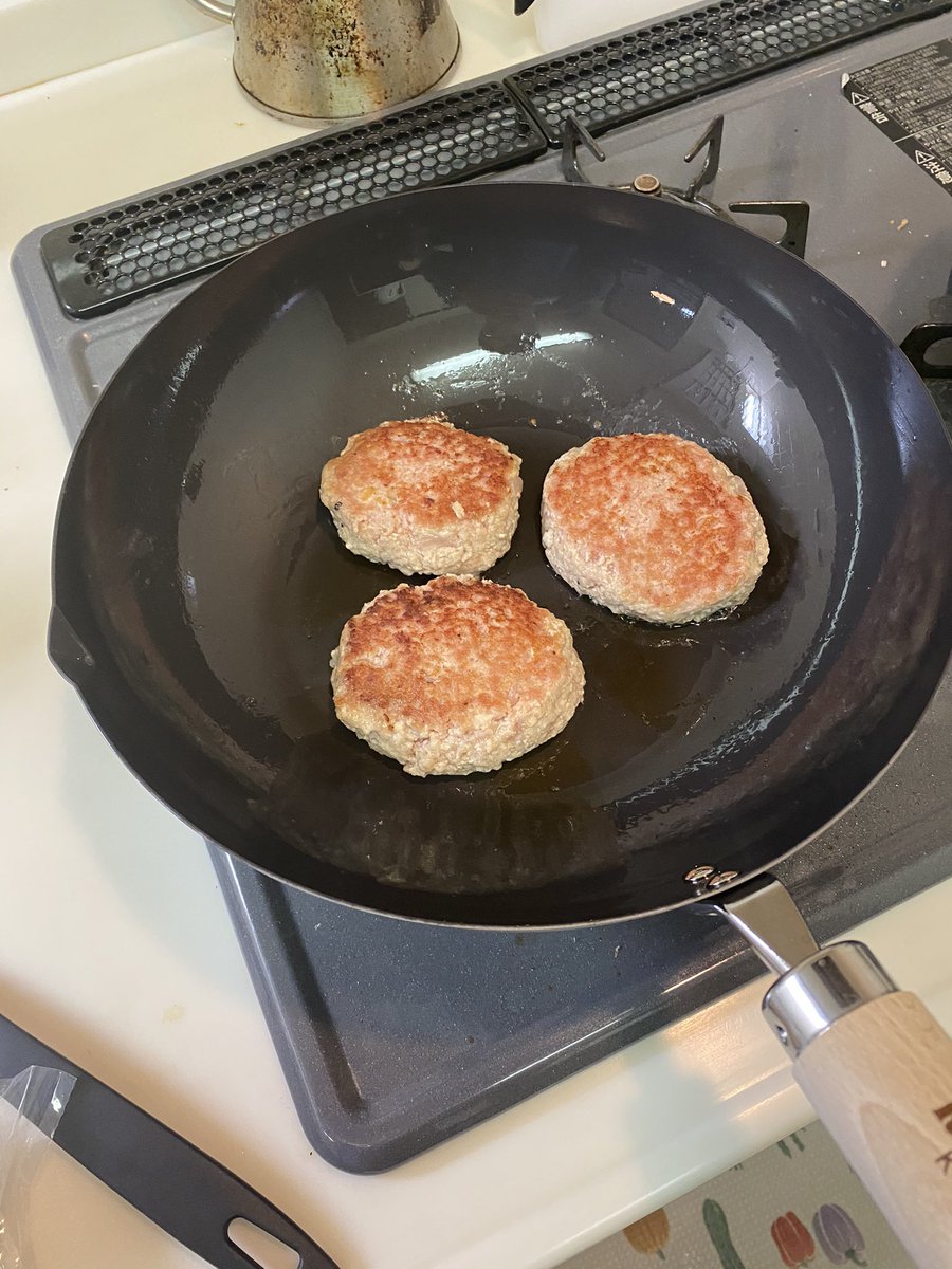 kojicozy_'s tweet photo. 鉄鍋ハンバーグ美味そう https://t.co/h1ODEQWx69