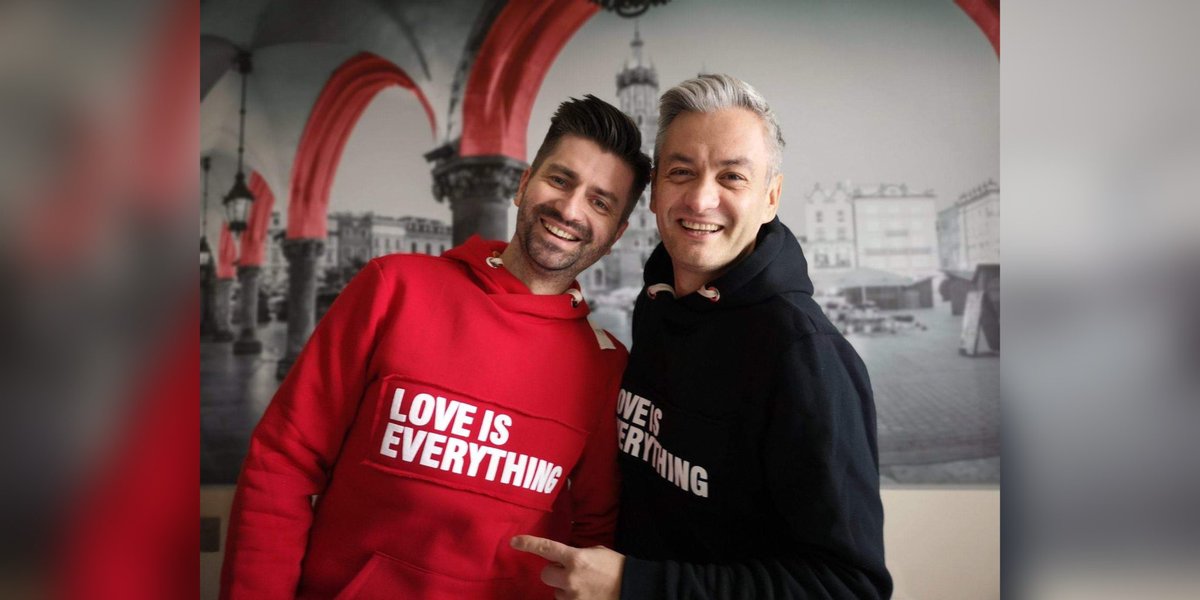 K_Smiszek's tweet photo. Chłopak Biedronia i Chłopak Śmiszka życzą Wam wszystkim wesołych Walentynek! ❤️

Love is everything! :) https://t.co/afxA6fxV4o