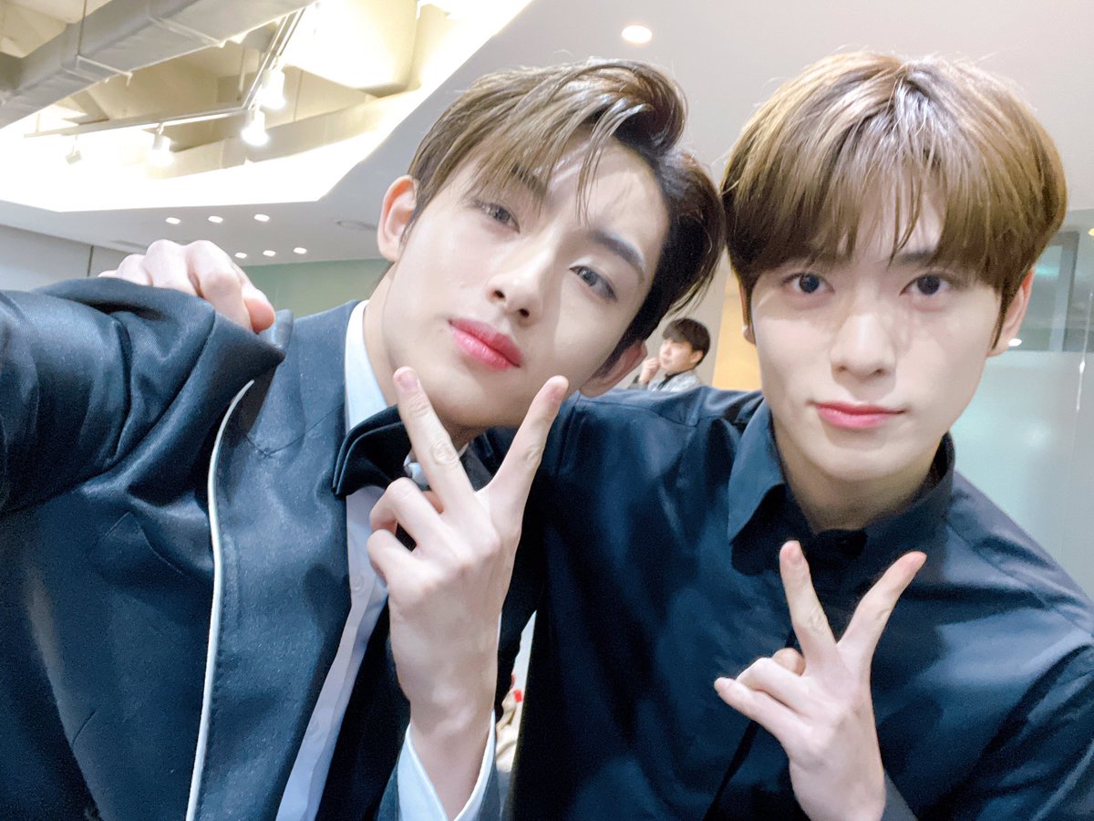 WAYTOTHEClTY's tweet photo. b-WW🐥 

"hari ini hari ulang tahun temenku"

"ganteng kan?" https://t.co/zkzl6DieVZ