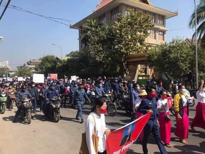 phyusinaung's tweet photo. Mandalay municipal workers participated in #CivilDisobedienceMovementMyanmar today. #WhatsHappeningInMyanmar #Feb14Coup https://t.co/Vzaq37bC3m