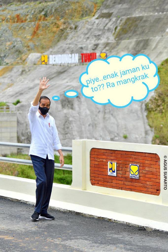 Bendungan Tukul Pacitan

Hari ini <a href="/jokowi/">Joko Widodo</a> meresmikan Bendungan yg tak jauh tepat berada di belakang kediaman rumah SBY, sekitar 10-15 menitan kalau naik kendaraan.

Pembangunan bendungan Tukul dimulai 2013, sempat mangkrak &amp; kemudian dislesaikan Jokowi pd 2020. Enak zamanku toh?