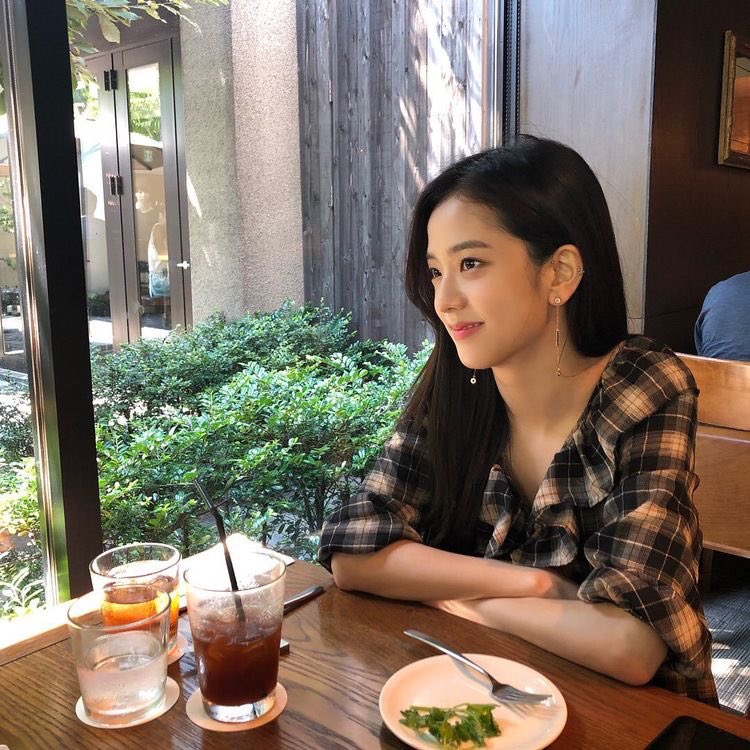 jisooartsy tweet picture