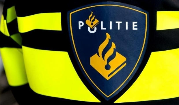 Politie beëindigt feestje in schuur in Wouwse Plantage: 20 bekeuringen en één aanhouding - ..