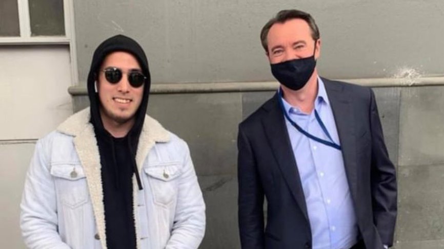 The guy on the left has been arrested again for breaching bail in connection with fringe Qanon / anti mask / 5G / vaccine / government protests. The guy on the right is Victorian opposition leader Michael O'Brien.  #SpringSt