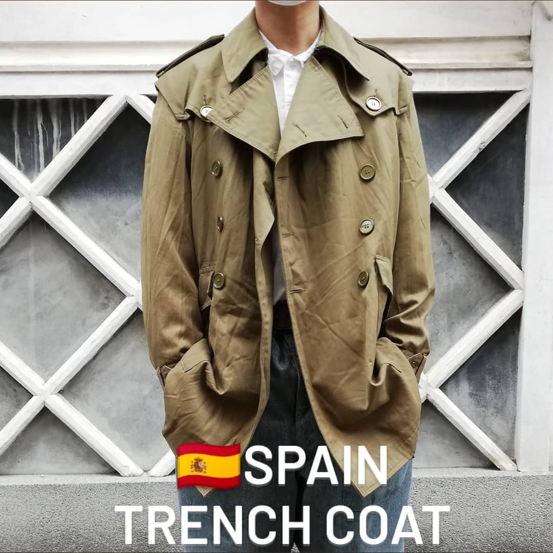 ミリタリーショップ Seabees Spain Trench Coat 9 680 スペイン軍実物のトレンチコートです フロントはダブルボタンとなっており右前 左前どちらでも留めることができます 裏地は滑りの良い生地で総裏となっています Seabees 京都市中京区寺町六角
