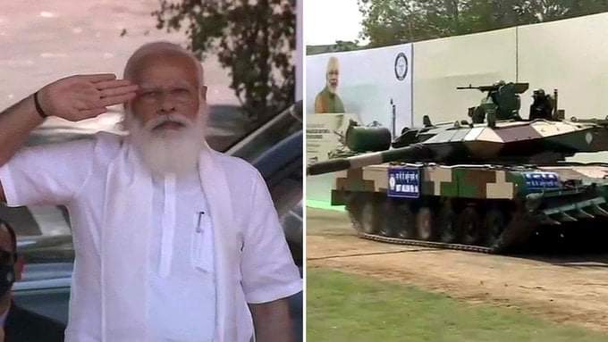 MunaBhaiOdisha's tweet image. ଚେନାଇରେ ପହଞ୍ଚି ପ୍ରଧାନମନ୍ତ୍ରୀ ଶ୍ରୀ @narendramodi ଜୀ ଭାରତୀୟ ସେନାକୁ ସ୍ବଦେଶୀ ଜ୍ଞାନ କୌଶଳରେ ପ୍ରସ୍ତୁତ ନୂଆ ଭର୍ଶନ ଅର୍ଜୁନ ଟ୍ୟାଙ୍କ ସମର୍ପିଲେ 👏💪💪

#ArjunTank #NarendraModi #IndianArmy