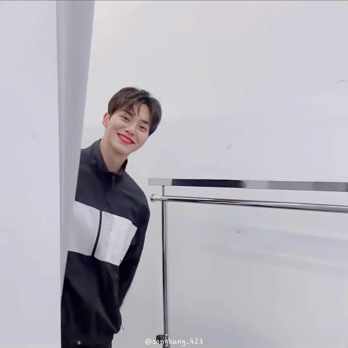 SONGKANG_423's tweet photo. Happy Valentine🍫🍫

#송강 #SONGKANG https://t.co/IlvCTbJXb2