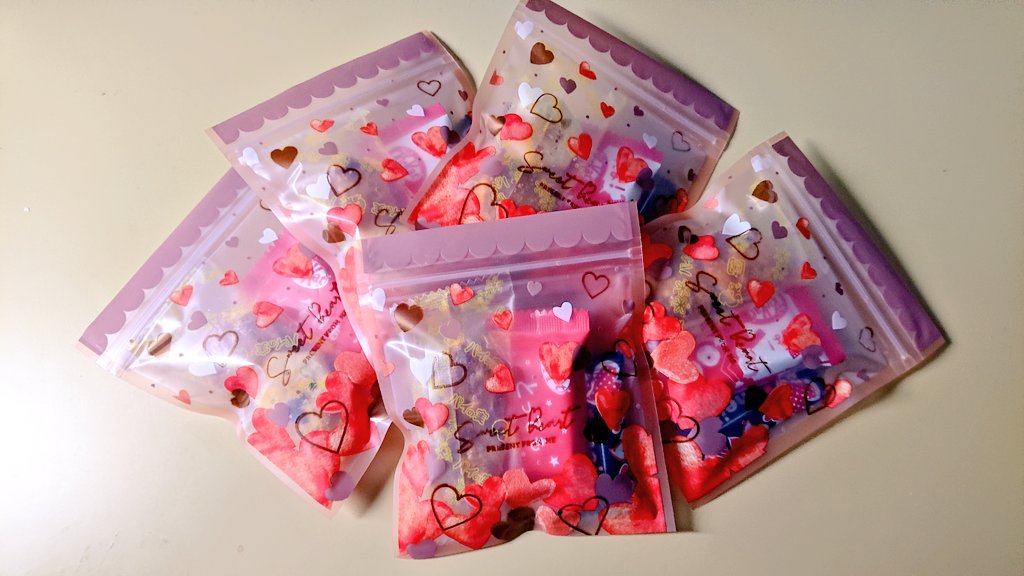 作るのめんどくさかったから お菓子詰め合わせにした 笑 ٩ W 楽夢のイラスト