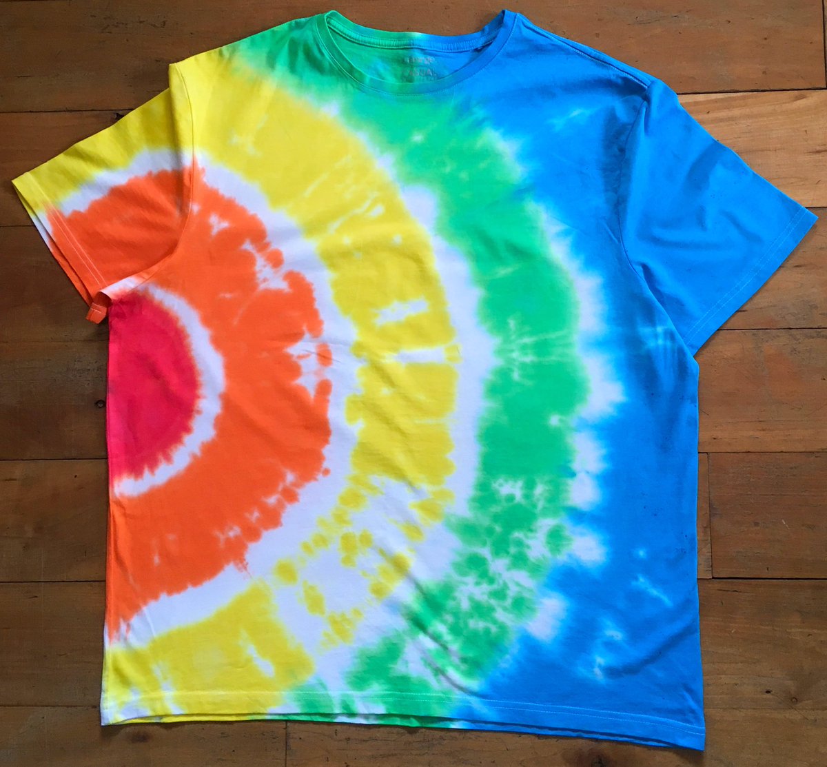 Morning #UKGiftAM #UKGiftHour  why not brighten these cold and dreary days by visiting my #etsyshop. Funky looking brightly coloured clothes. There’s something for everyone guaranteed. talaclothingcompany.etsy.com #MHHSBD #shopindie