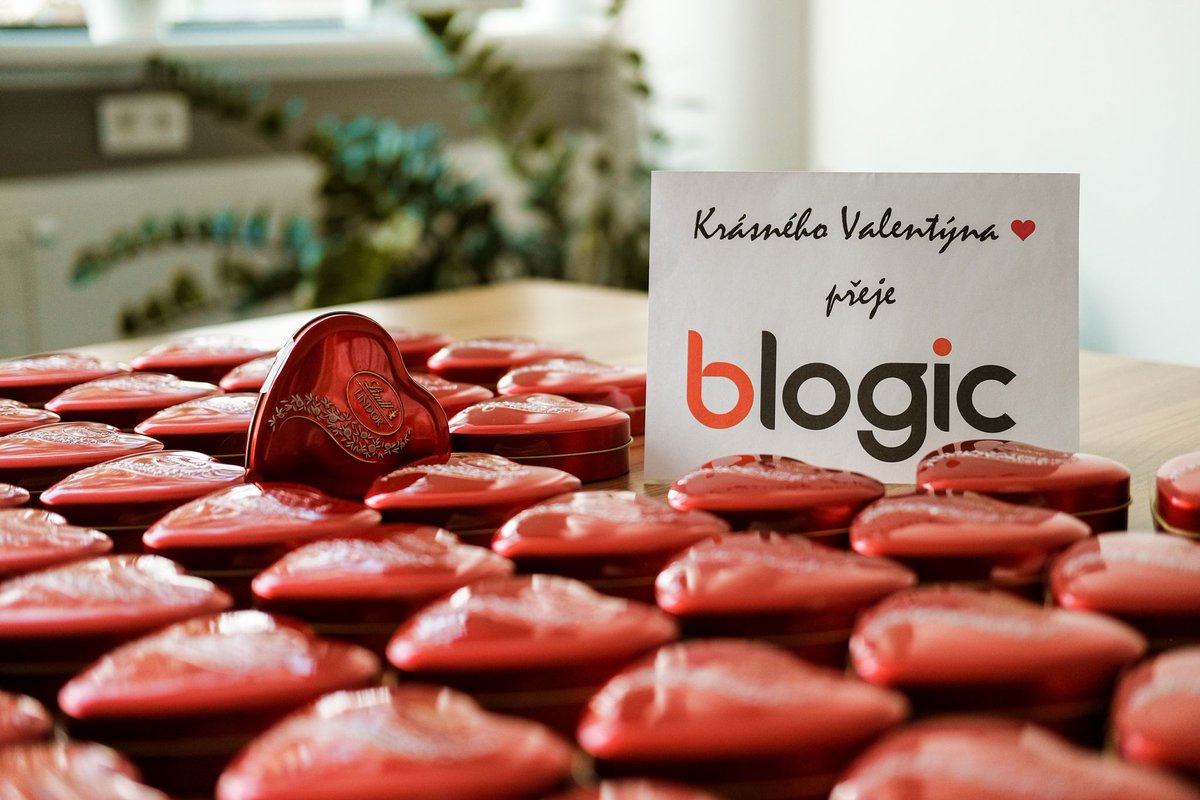 BlogicCZ's tweet image. Ať už Valentýna slavíte nebo ne, vezměte ho letos na milost a udělejte radost těm, které máte rádi! S touto myšlenkou jsme si na dnešek  pro naše kolegy připravili sladké potěšení ve kterém se skrývá poselství &quot; záleží nám na vás&quot;.🧡
Krásného Valentýna všem!
#blogic #valentyn2021