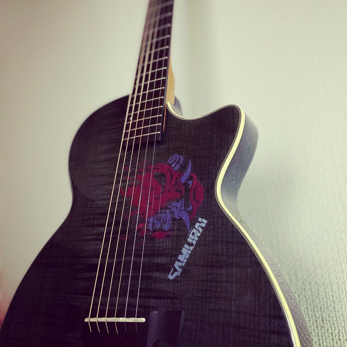 KidARyuya's tweet photo. 【恋人ごっこ-マカロニえんぴつ】

今回も図画泉美さんの歌ってみた動画のカラオケをアレンジ&amp;演奏をさせていただきました。

《動画リンク》
👇
https://t.co/5ncP80vD4s
👆

サイバーパンクなエレアコで録ってますので是非カラオケのアコギの音にも耳を傾けてみてくださいね #cyberpunk2077 https://t.co/6I1lWw8Fkj