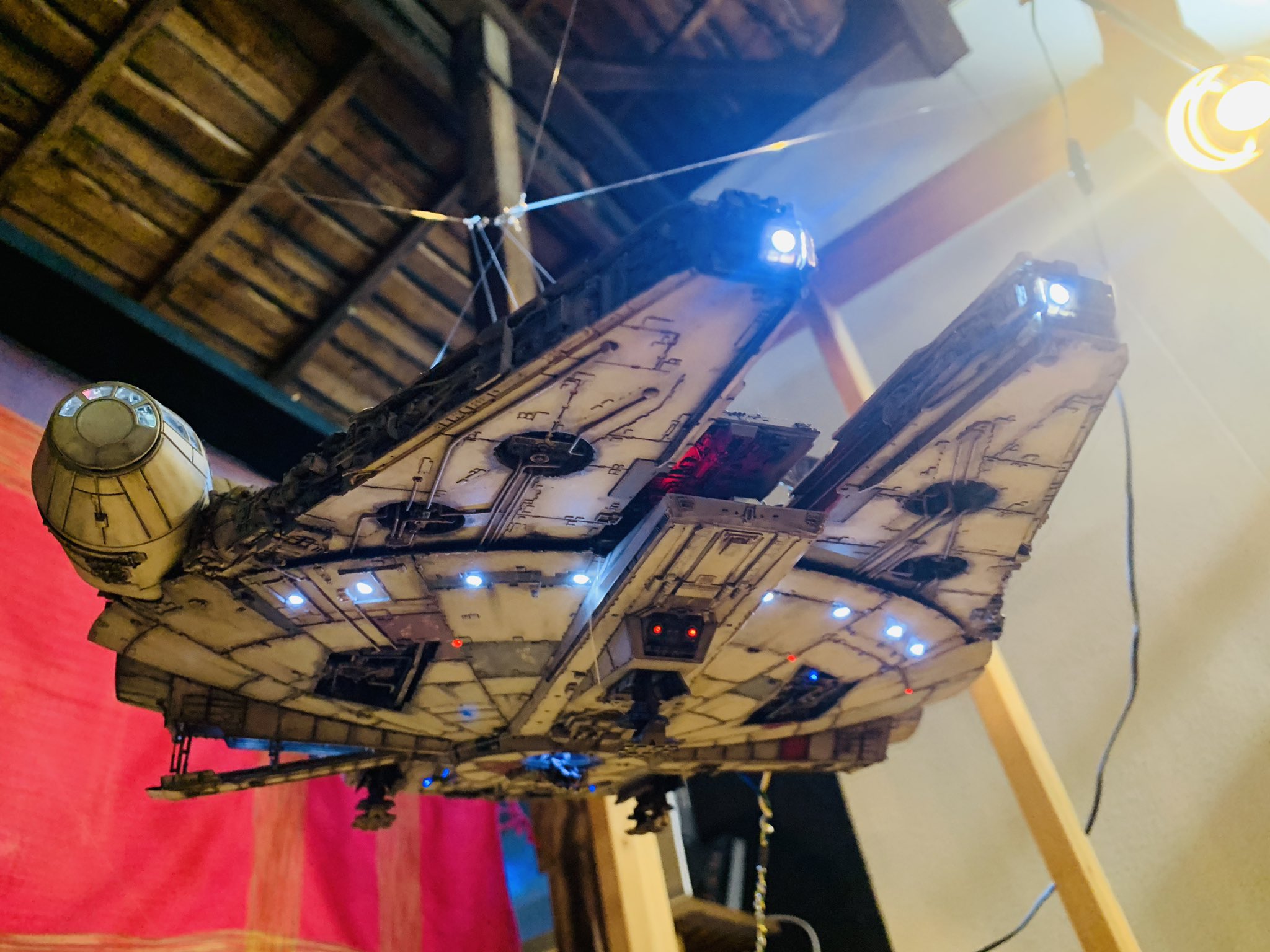 アキホミツル 高まるわ ミレニアムファルコン号のドックの奥には小さなルークが T Co Ut4yal18fk Twitter