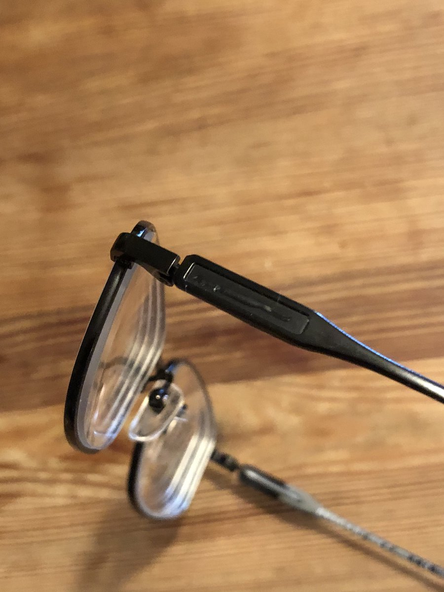 hungjai's tweet photo. @Bulgariofficial Seriously?  You glue the logo on the glasses?  I’ve been wearing glasses for more than 30 yrs and this is the first time I experience losing the logo... https://t.co/pYSz5cgUXo