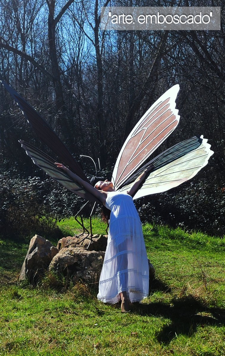 Raúl de Tapia Martin (@alcanduerca) on Twitter photo De VOZenVOZ vuelan POEMAS entre las ALAS,
que sólo en el BOSQUE son escuchadas
#VociferioRadio3 <a href="/vociferio/">Vociferio</a> <a href="/JorgeRiechmann/">Jorge Riechmann</a> #ClaraMoltó <a href="/joaquinaraujo/">Joaquín Araujo</a> <a href="/RJBOTANICO/">REAL JARDÍN BOTÁNICO</a> <a href="/arboles_magicos/">Los Árboles Mágicos ®️, (by Oscar Gaitan)</a> <a href="/BosqueHabitado/">El Bosque Habitado</a> Imagen: <a href="/manu_salvado/">Manuela Salvado</a> endanza en la obra de <a href="/CmascCoral/">CORAL CORONA PÉREZ - CMÁSC</a> en <a href="/TormesEB/">Fundación Tormes-EB</a> #arteemboscado De VOZenVOZ vuelan POEMAS entre las ALAS,
que sólo en el BOSQUE son escuchadas
#VociferioRadio3 <a href="/vociferio/">Vociferio</a> <a href="/JorgeRiechmann/">Jorge Riechmann</a> #ClaraMoltó <a href="/joaquinaraujo/">Joaquín Araujo</a> <a href="/RJBOTANICO/">REAL JARDÍN BOTÁNICO</a> <a href="/arboles_magicos/">Los Árboles Mágicos ®️, (by Oscar Gaitan)</a> <a href="/BosqueHabitado/">El Bosque Habitado</a> Imagen: <a href="/manu_salvado/">Manuela Salvado</a> endanza en la obra de <a href="/CmascCoral/">CORAL CORONA PÉREZ - CMÁSC</a> en <a href="/TormesEB/">Fundación Tormes-EB</a> #arteemboscado