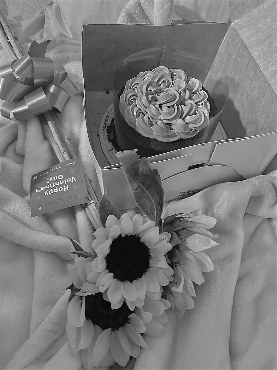 louyanong's tweet photo. you guys making me cry hahaha 🤍 thank you https://t.co/Jo9pFQ6Uf5