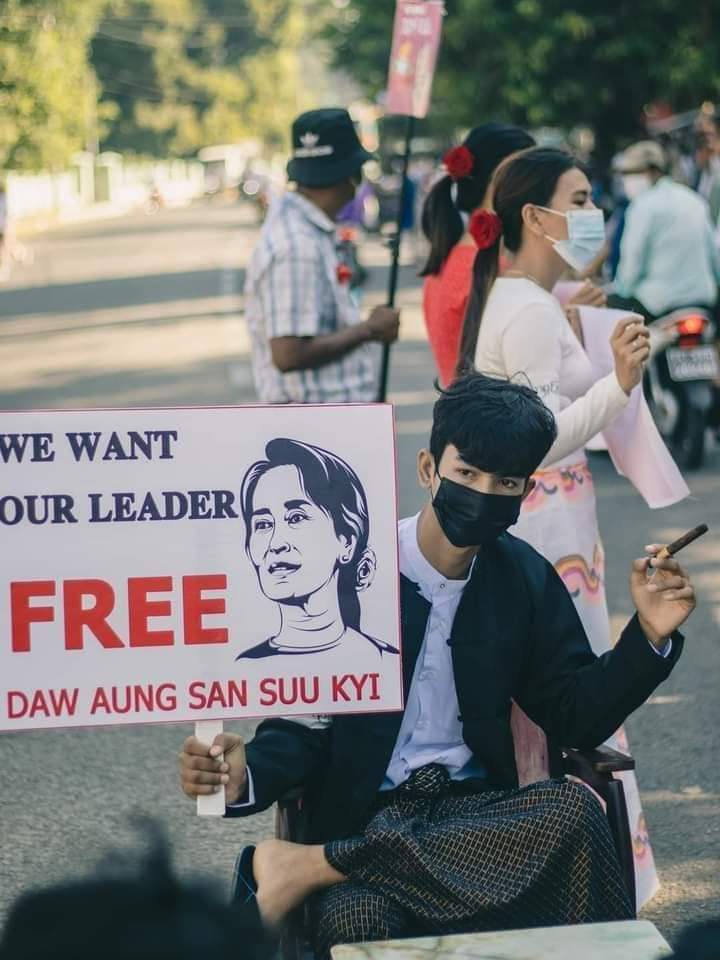 #WhatsHappeningInMyanmar
#FreeOurLeaderAungSanSuKyi 
#SaveMyammar 
#CivilDisobedienceMovement