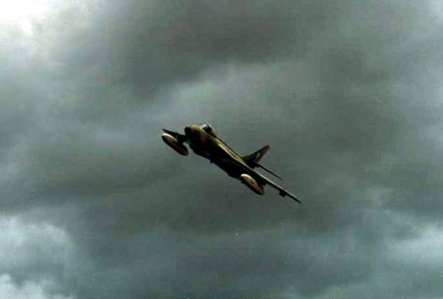 Let‘s start a thread about the Somali Air Force.1/Hawker Hunter. Apparently this one saw use only after the war with Ethiopia was over, albeit details are murky.