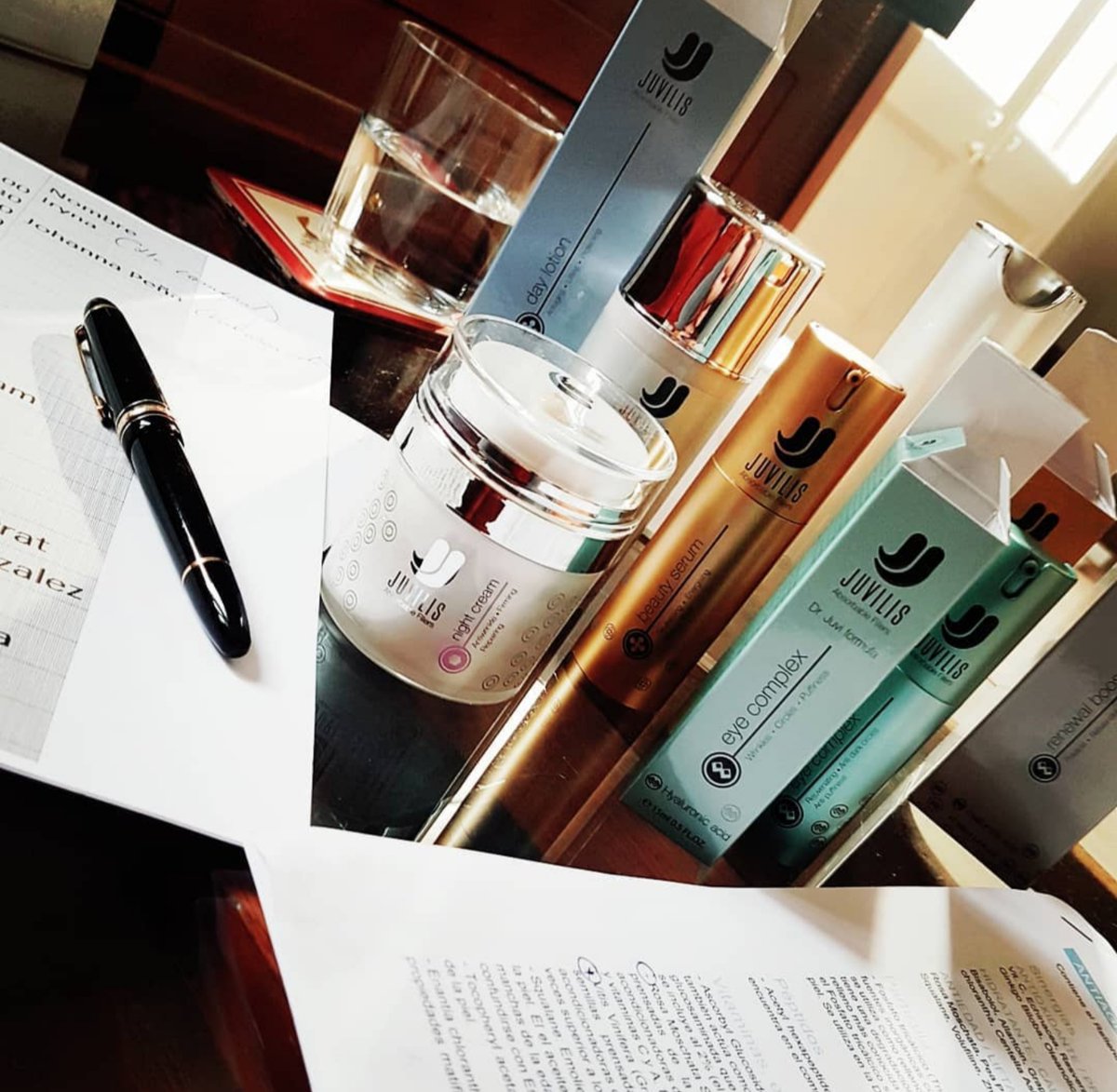 Preparando acciones por video-llamada junto con nuestros puntos de venta para aclarar todas las dudas que podáis tener. ¡Un lujo hoy por hoy! #pielperfecta #rellenofaciales #arrugas #pielbonita #cosmeticafacial #fillers #farmacias #medicinaestética #pieljoven #pielmadura #beauty