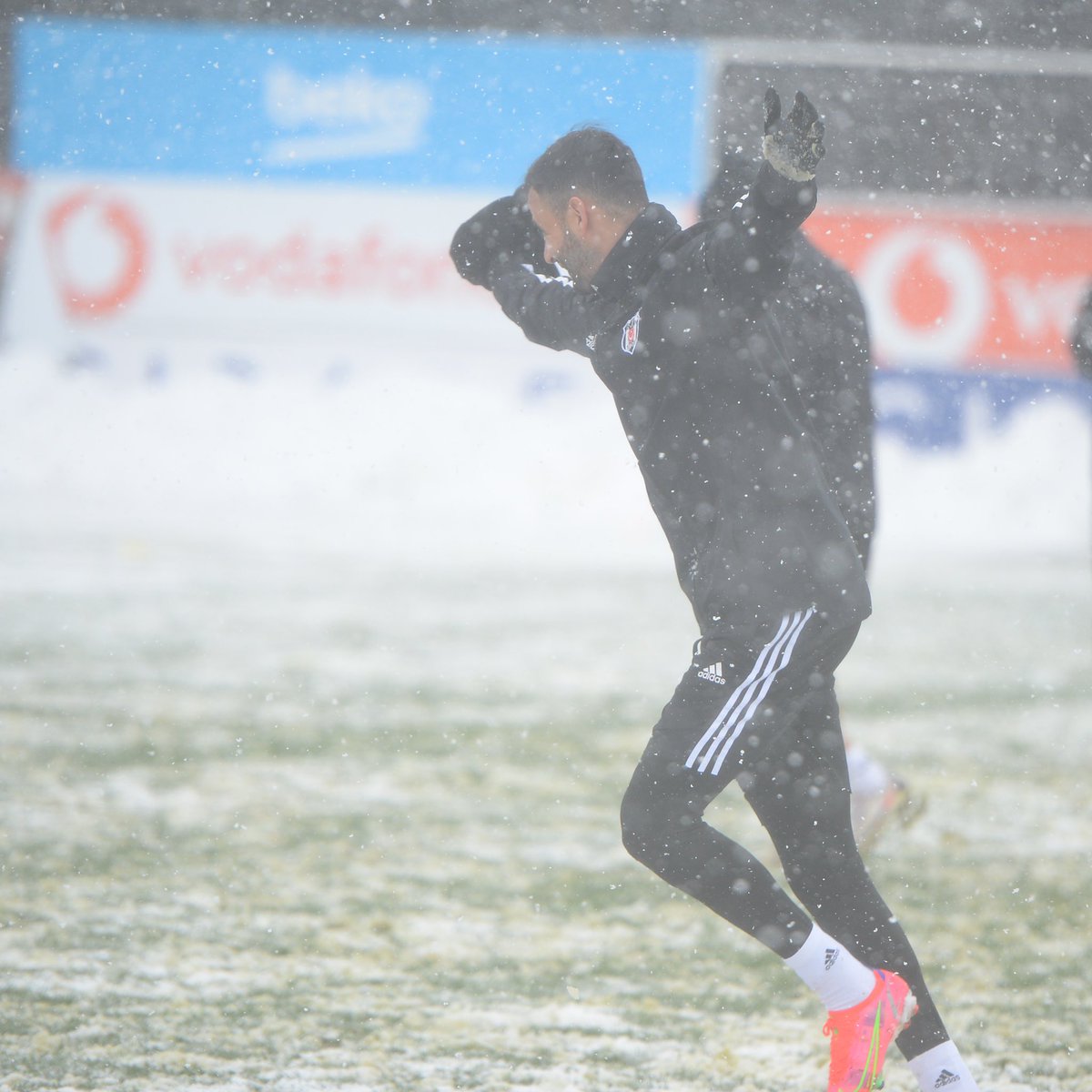 Gençlerbirliği maçı hazırlıklarını tamamladık. 🦅

#GBvBJK | #ArmandaSaklı