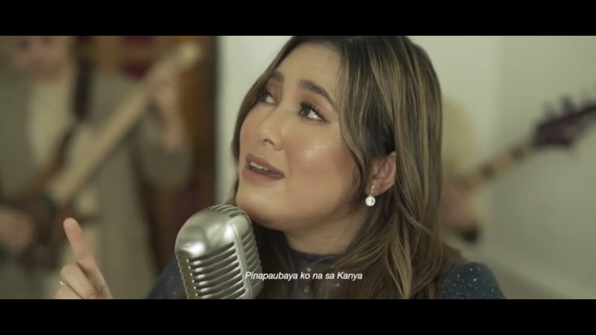 microlasticfan's tweet photo. The official music video for Paubaya by Moira hits so strongly esp getting Julia &amp; Joshua to star in it and have them write their dialogues that we all know aren’t scripted and comes from their hearts just makes it so powerful. It was a beautiful closure for JoshLia #PaubayaMV https://t.co/l6iG5qfe1Q
