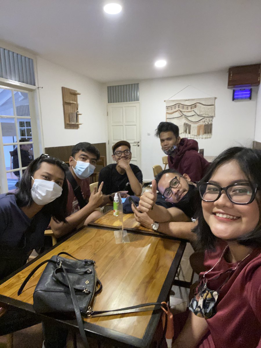 DesyApriya's tweet photo. @sedjukbakmikopi have a great lunch here with friends @febryanER @asdhiramadhan @muelrs @LouayyM https://t.co/Ygm7UzXKiv