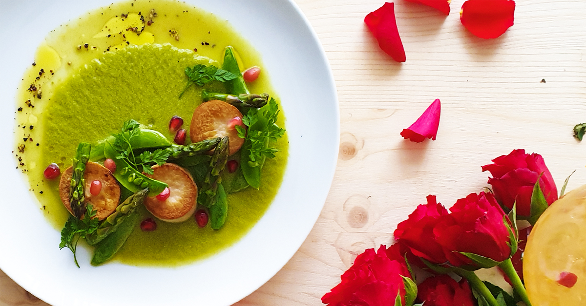 ❤️ Spoil your loved one this Valentine’s day with this beautiful asparagus velouté and oyster mushroom scallop recipe. ❤️

Full recipe: bit.ly/3jMFlOt

#valentinesday #asparagus #freshproduce #freshfood #seasonalveg #recipe #foodie  #lovemetender #explorelovemetender