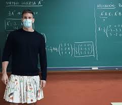 Ojalá cada docente fuese capaz de ayudar a los alumnos y alumnas a comprender sus derechos y libertades desde el respeto y la tolerancia. Sin caer en las normas, directas e indirectas, de ciertos colectivos o de la sociedad en sí #RRSS20_PEC_6 #todosconfalda