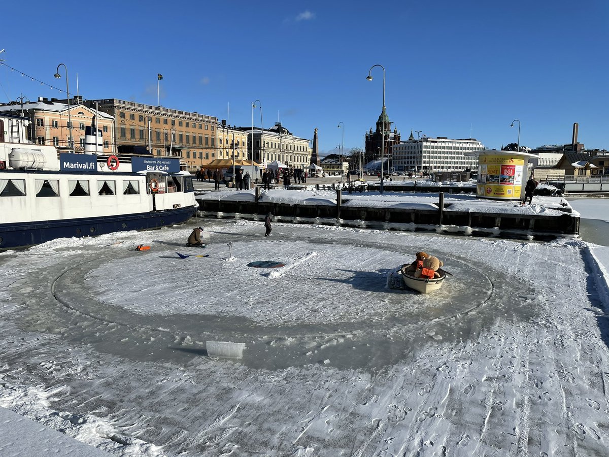 Ice carousel #Helsinki https://t.co/wti2LlVpKg