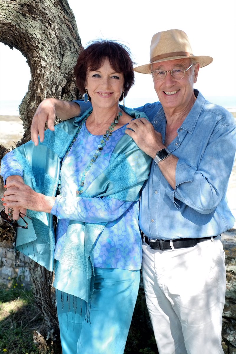 💥 Retrouvailles💥
#AnnyDuperey et #BernardLeCoq se retrouvent à partir de 18h30 sur @France2tv dans <a href="/EnfantsdelaTV/">Les Enfants de la Télé</a>. Ils sont tous les deux invités de l’émission pour faire la promotion de deux projets différents 😉